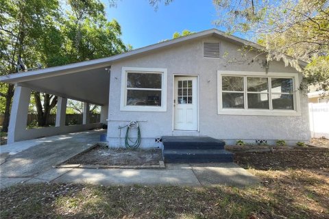 House in Clermont, Florida 2 bedrooms, 75.81 sq.m. № 1717318 - photo 1