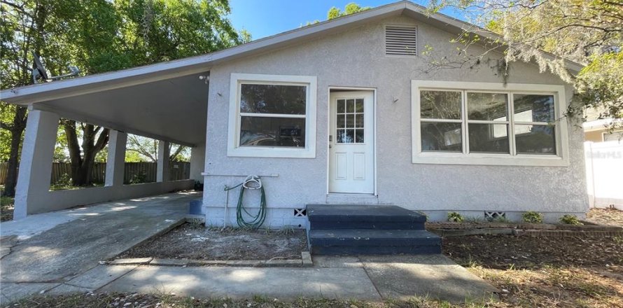 House in Clermont, Florida 2 bedrooms, 75.81 sq.m. № 1717318