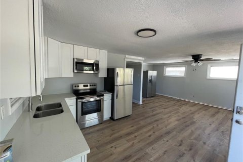 House in Clermont, Florida 2 bedrooms, 75.81 sq.m. № 1717318 - photo 14