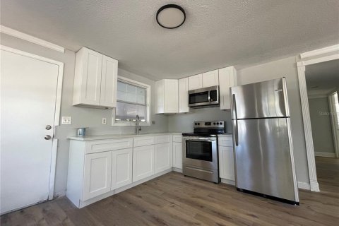 House in Clermont, Florida 2 bedrooms, 75.81 sq.m. № 1717318 - photo 15