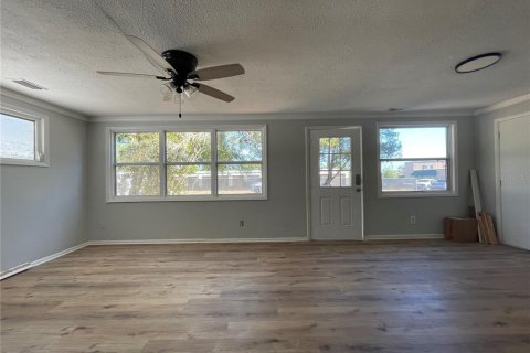 House in Clermont, Florida 2 bedrooms, 75.81 sq.m. № 1717318 - photo 12