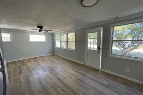 House in Clermont, Florida 2 bedrooms, 75.81 sq.m. № 1717318 - photo 13