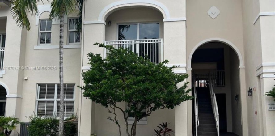 Кондоминиум с 3 спальнями в Дорал, Флорида № 2015500