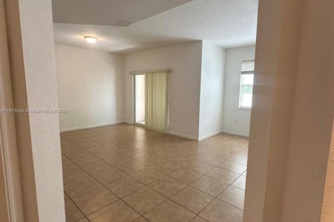 Купить кондоминиум в Дорал, Флорида 3 спальни, 118.91м2, № 2015500 - фото 6