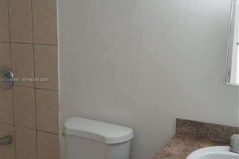 Appartement à louer à Lauderdale Lakes, Floride: 2 chambres, 102.19 m2 № 2279580 - photo 4