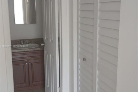 Appartement à louer à Lauderdale Lakes, Floride: 2 chambres, 102.19 m2 № 2279580 - photo 9
