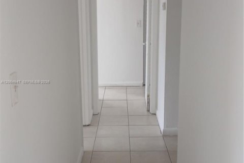 Appartement à louer à Lauderdale Lakes, Floride: 2 chambres, 102.19 m2 № 2279580 - photo 3