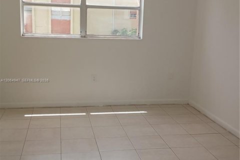 Appartement à louer à Lauderdale Lakes, Floride: 2 chambres, 102.19 m2 № 2279580 - photo 10