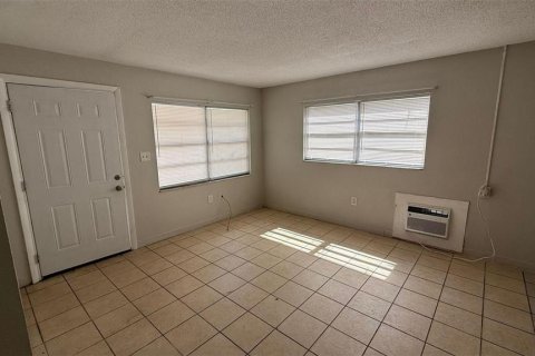 Apartamento en alquiler en Wildwood, Florida, 2 dormitorios, 58.71 m2 № 1913469 - foto 4