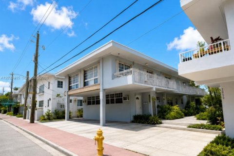 Condominio en Miami Beach, Florida, 2 dormitorios  № 2078511