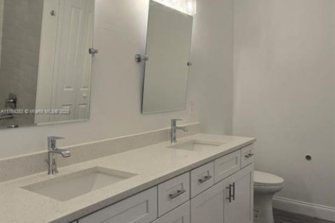 Casa en venta en Palm Bay, Florida, 3 dormitorios № 1937399 - foto 13