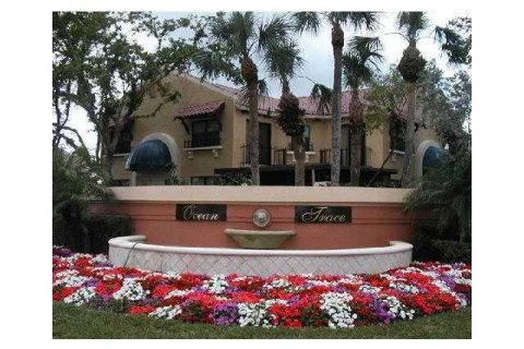 Townhouse in Juno Beach, Florida 2 bedrooms, 138.8 sq.m. № 882479 - photo 1