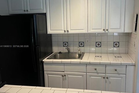 Снять в аренду квартиру в Майами, Флорида 1 спальня, 58.99м2, № 2031618 - фото 16