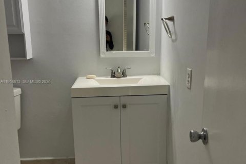 Снять в аренду квартиру в Майами, Флорида 1 спальня, 58.99м2, № 2031618 - фото 13