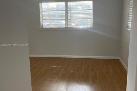 Снять в аренду квартиру в Майами, Флорида 1 спальня, 58.99м2, № 2031618 - фото 7