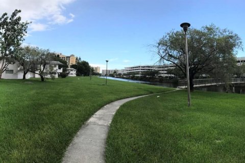 Снять в аренду квартиру в Майами, Флорида 1 спальня, 58.99м2, № 2031618 - фото 20