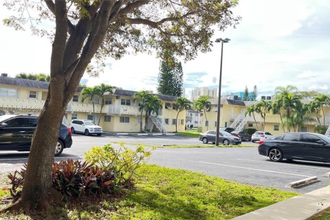 Снять в аренду квартиру в Майами, Флорида 1 спальня, 58.99м2, № 2031618 - фото 17