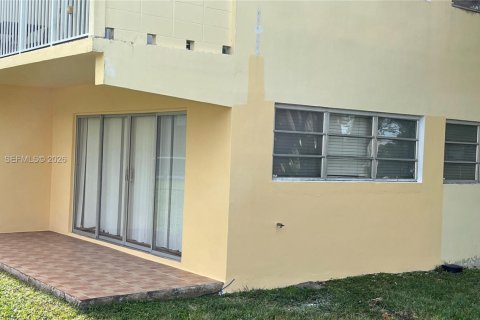 Снять в аренду квартиру в Майами, Флорида 1 спальня, 58.99м2, № 2031618 - фото 19