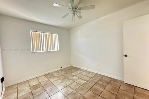 Villa ou maison à louer à Hollywood, Floride: 1 chambre, 303.51 m2 № 1877567 - photo 6