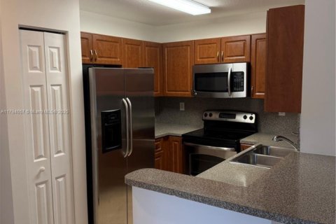 House in Pembroke Pines, Florida 3 bedrooms № 1863887 - photo 9