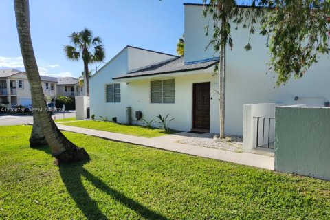 Townhouse in Miami, Florida 3 bedrooms, 130.06 sq.m. № 2074905 - photo 3