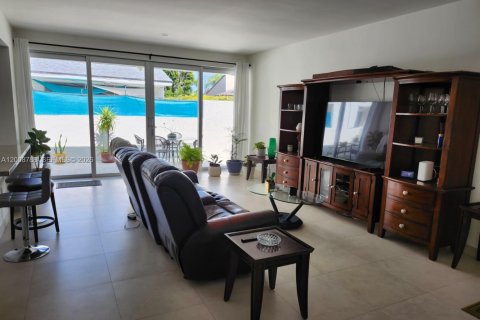 Townhouse in Miami, Florida 3 bedrooms, 130.06 sq.m. № 2074905 - photo 8