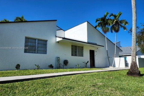 Townhouse in Miami, Florida 3 bedrooms, 130.06 sq.m. № 2074905 - photo 2