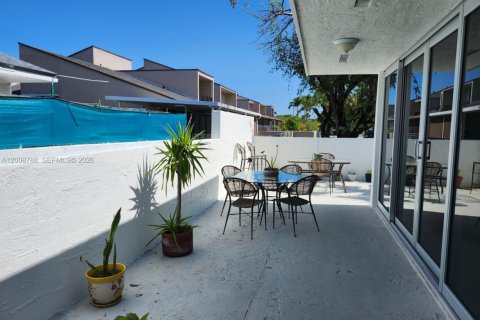 Townhouse in Miami, Florida 3 bedrooms, 130.06 sq.m. № 2074905 - photo 14