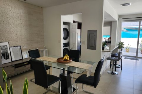Townhouse in Miami, Florida 3 bedrooms, 130.06 sq.m. № 2074905 - photo 7