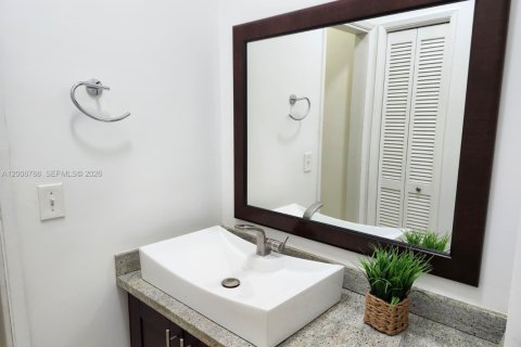 Townhouse in Miami, Florida 3 bedrooms, 130.06 sq.m. № 2074905 - photo 26