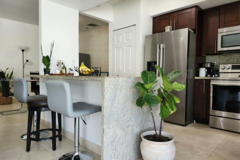 Townhouse in Miami, Florida 3 bedrooms, 130.06 sq.m. № 2074905 - photo 13