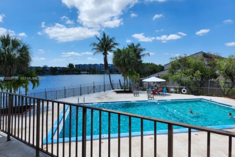 Townhouse in Miami, Florida 3 bedrooms, 130.06 sq.m. № 2074905 - photo 23