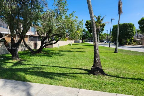 Townhouse in Miami, Florida 3 bedrooms, 130.06 sq.m. № 2074905 - photo 4