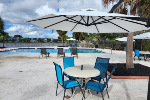 Townhouse in Miami, Florida 3 bedrooms, 130.06 sq.m. № 2074905 - photo 29