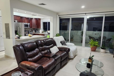Townhouse in Miami, Florida 3 bedrooms, 130.06 sq.m. № 2074905 - photo 12
