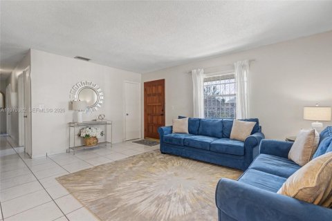 Villa ou maison à vendre à Miami Gardens, Floride: 3 chambres, 124.58 m2 № 2030844 - photo 11