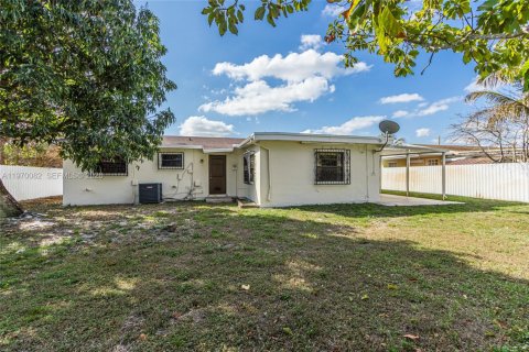 Villa ou maison à vendre à Miami Gardens, Floride: 3 chambres, 124.58 m2 № 2030844 - photo 7