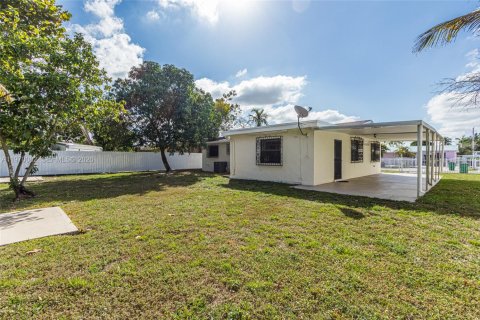 Villa ou maison à vendre à Miami Gardens, Floride: 3 chambres, 124.58 m2 № 2030844 - photo 6