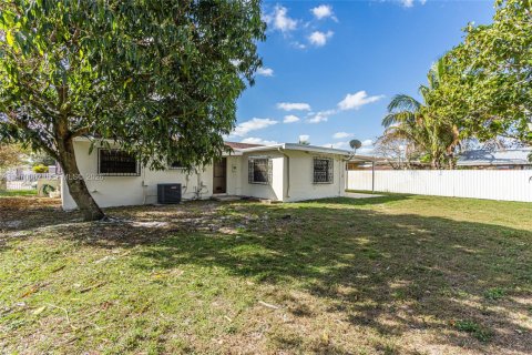 Villa ou maison à vendre à Miami Gardens, Floride: 3 chambres, 124.58 m2 № 2030844 - photo 8