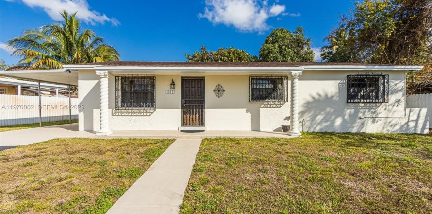 Villa ou maison à Miami Gardens, Floride 3 chambres, 124.58 m2 № 2030844