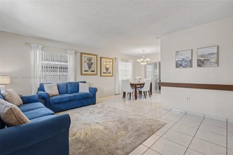 Villa ou maison à vendre à Miami Gardens, Floride: 3 chambres, 124.58 m2 № 2030844 - photo 9
