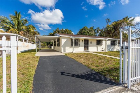 Villa ou maison à vendre à Miami Gardens, Floride: 3 chambres, 124.58 m2 № 2030844 - photo 5