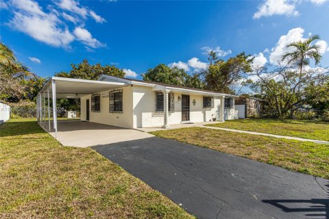 Villa ou maison à vendre à Miami Gardens, Floride: 3 chambres, 124.58 m2 № 2030844 - photo 3