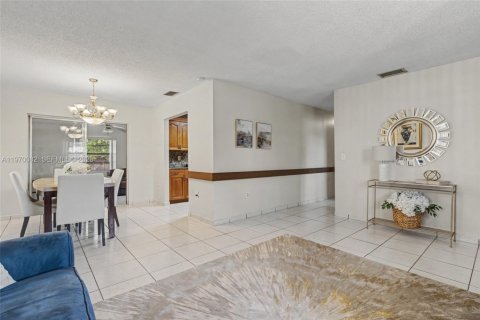 Villa ou maison à vendre à Miami Gardens, Floride: 3 chambres, 124.58 m2 № 2030844 - photo 12
