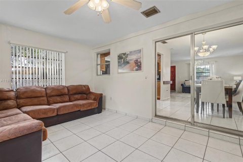 Villa ou maison à vendre à Miami Gardens, Floride: 3 chambres, 124.58 m2 № 2030844 - photo 19