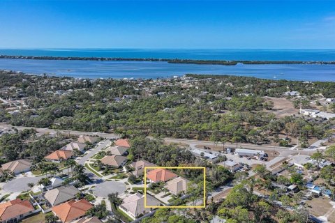 House in Englewood, Florida 2 bedrooms, 148.09 sq.m. № 2108110