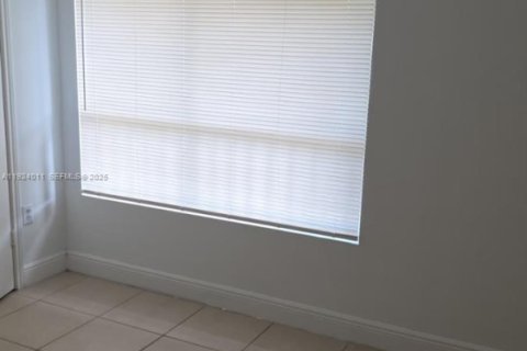 Снять в аренду кондоминиум в Окленд-Парк, Флорида 2 спальни, 116.69м2, № 1986863 - фото 23