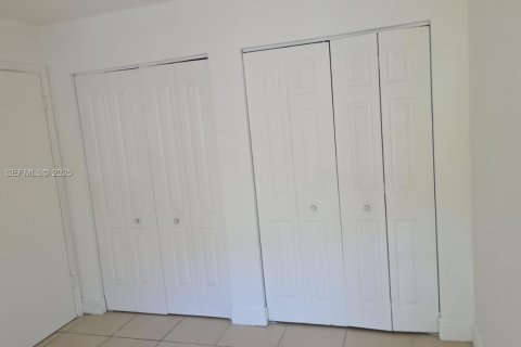 Снять в аренду кондоминиум в Окленд-Парк, Флорида 2 спальни, 116.69м2, № 1986863 - фото 14