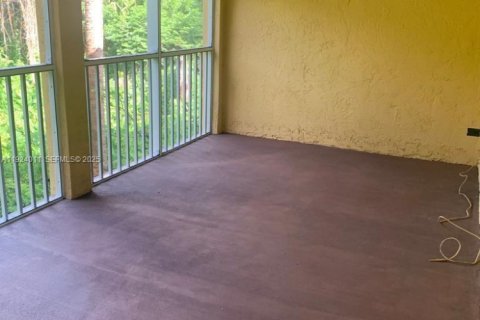 Снять в аренду кондоминиум в Окленд-Парк, Флорида 2 спальни, 116.69м2, № 1986863 - фото 24