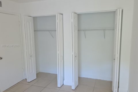 Снять в аренду кондоминиум в Окленд-Парк, Флорида 2 спальни, 116.69м2, № 1986863 - фото 12